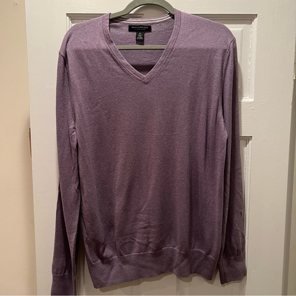 Banana Republic luxe v neck sweater, lilac, silk cashmere blend, size Medium